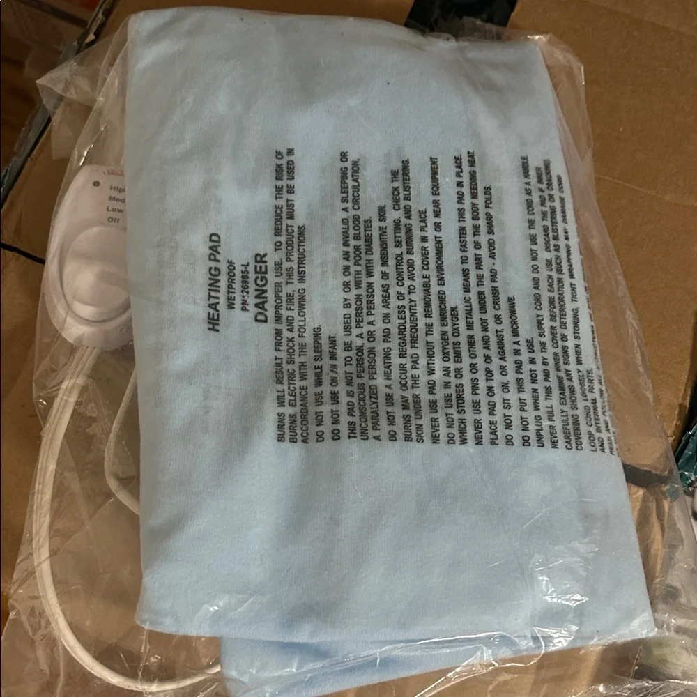 Sunbeam Light Blue Electric Heating Pad( new )